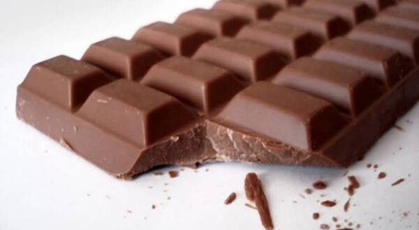 فيروس مدمر يهدد إمدادات الشوكولاته في العالم
