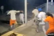 شاهد.. لحظة هروب 10 سجناء من داخل سجن في أمريكا