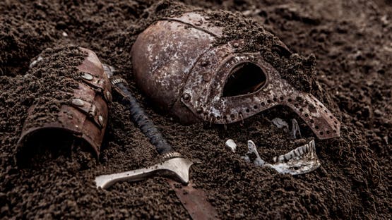 عصابة تركية تحتال بملايين الليرات.. والطريقة دفن آثار مزيفة