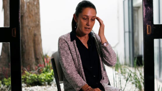 تحرش وقبلة بالشارع.. رئيسة المكسيك ترفع دعوى قضائية ضد مخمور