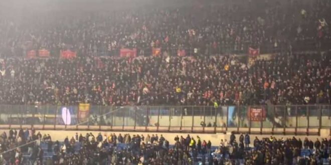 فيديو.. جماهير ليفربول تكشف موقفها من أزمة “سلوت-صلاح”