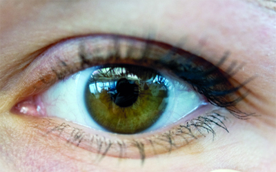 رفرفة الجفن المتكررة.. متى تكون إنذاراً صحياً ؟