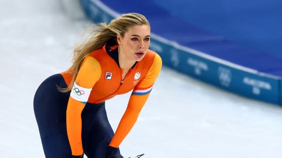 حسناء هولندية تشعل أجواء الأولمبياد الشتوي.. ما قصتها؟