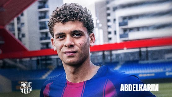 صفقة تاريخية.. حمزة عبدالكريم أول لاعب مصري ينضم إلى برشلونة