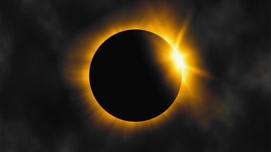 العالم على موعد مع كسوف الثلاثاء.. وتحذير “لا تنظروا إلى الشمس”