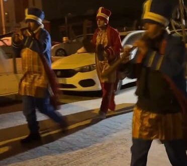 بالفيديو.. مسحّراتي من نوع آخر يظهر في تركيا