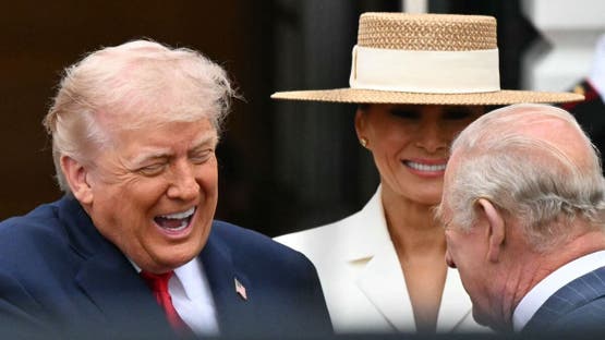 ترامب يمازح الملك تشارلز.. “أمي كانت معجبة بك