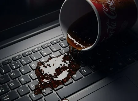 حركة سحرية تنقذ حاسوبك في 3 ثوانٍ بعد انسكاب السوائل