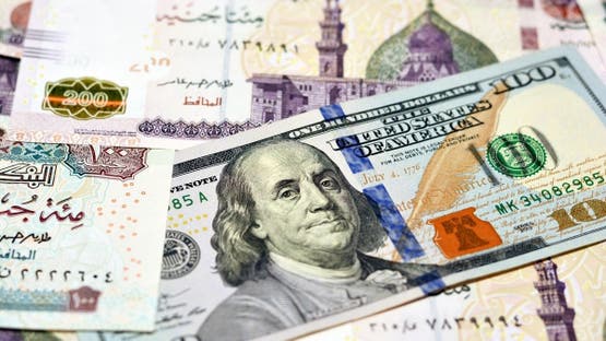 الدولار يتخطى ال 52 جنيهًا في مصر.. تخارج الأموال الساخنة يضغط على الجنيه